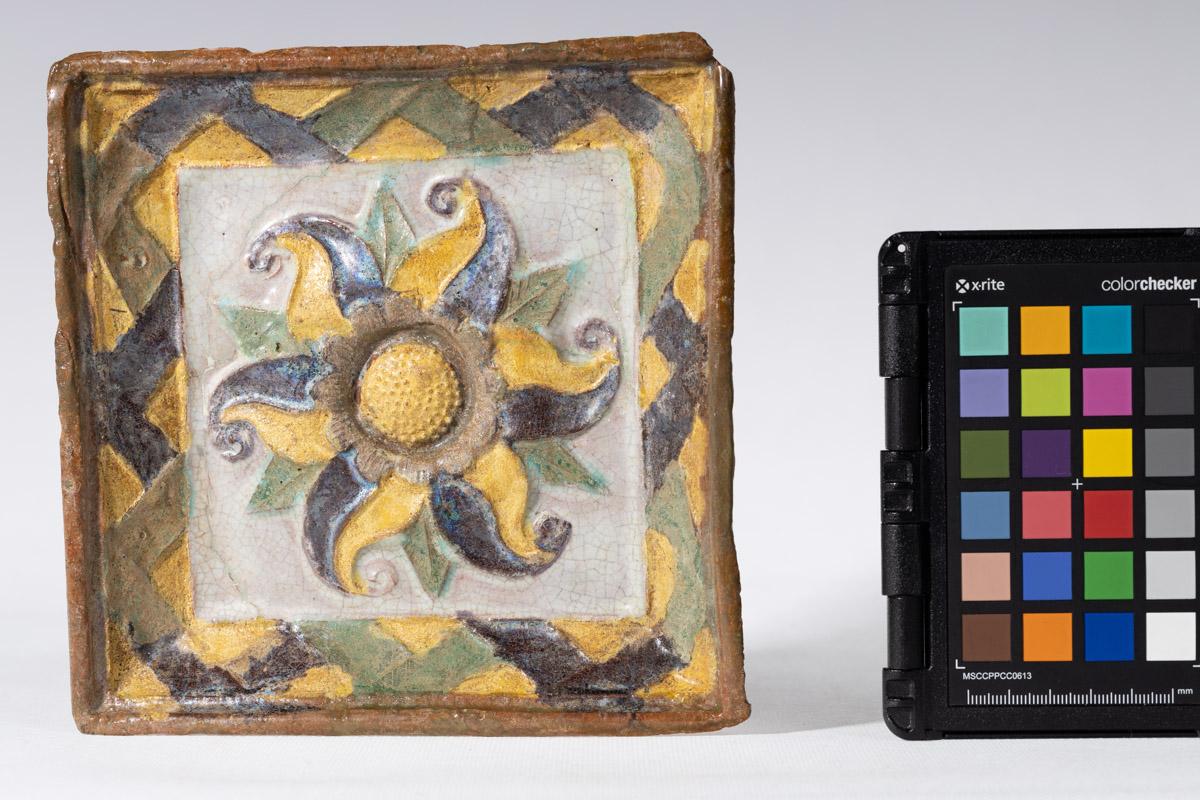 Kafel z rozetą kwiatową