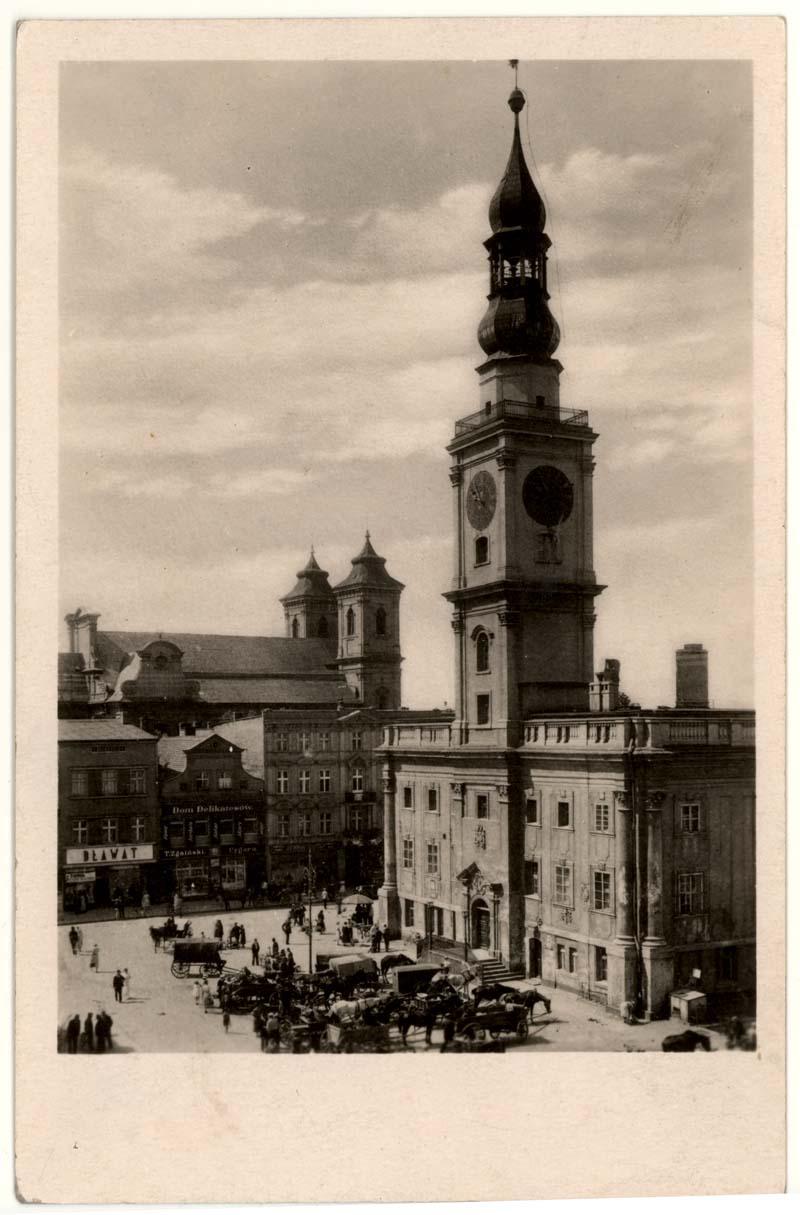 Rynek w Lesznie z Ratuszem