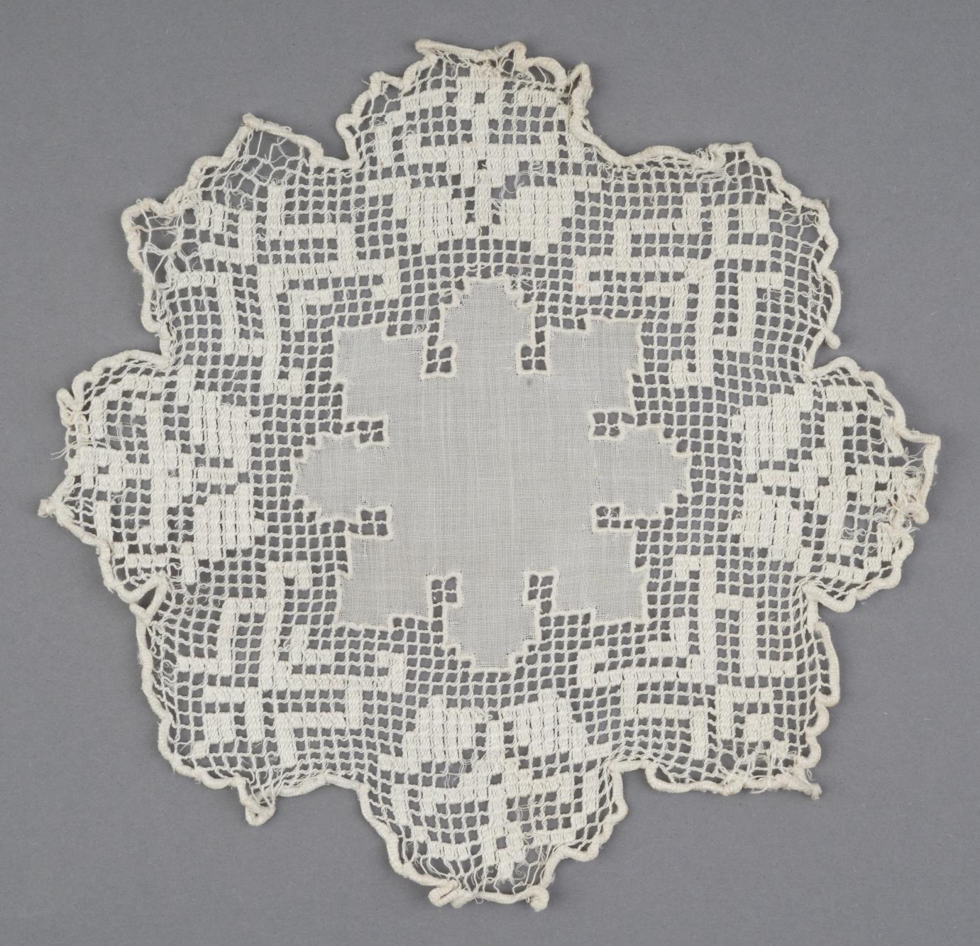 Serwetka okrągła, ozdobna