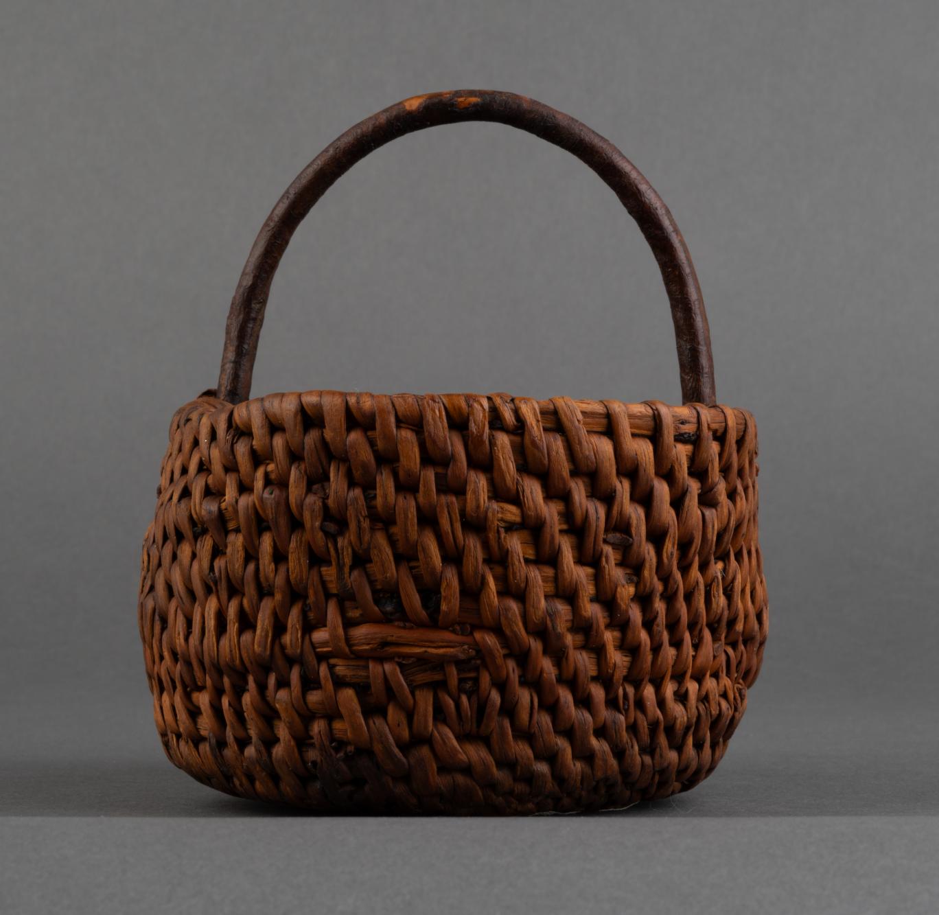 Koszyczek z pałączkiem