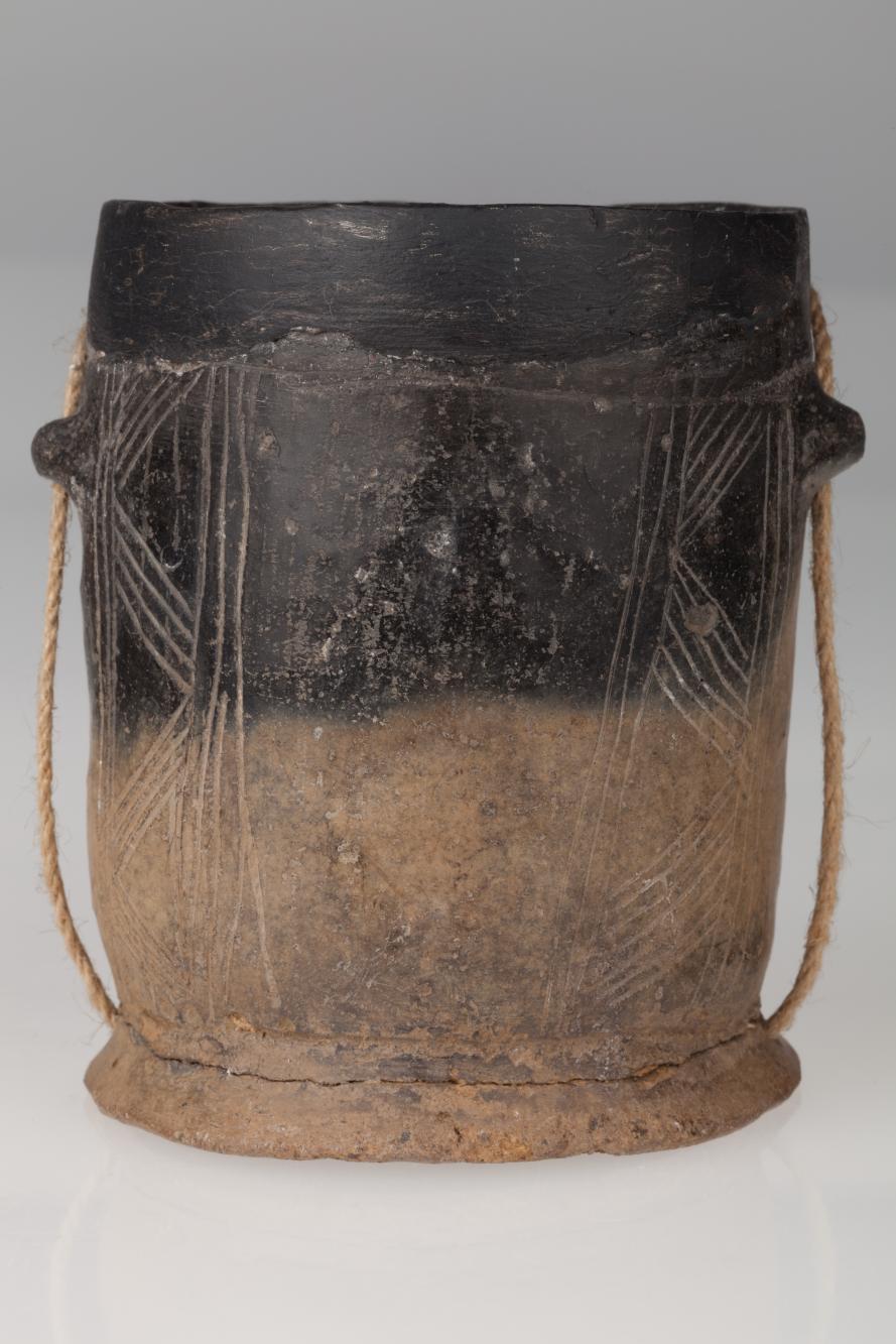 Naczynie cylindryczne z uszkami