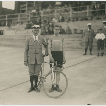 Jerzy Koszutski na zawodach kolarskich
