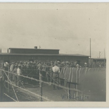 Wizyta majora w obozie jenieckim w Szczypiornie