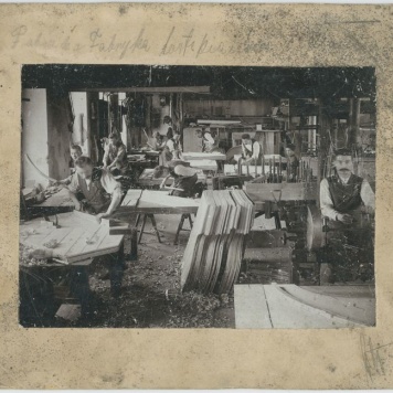 Wnętrze fabryki fortepianów Arnolda Fibigera