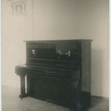 Pianino z Fabryki Fortepianów i Pianin Braci K. i A. Fibiger