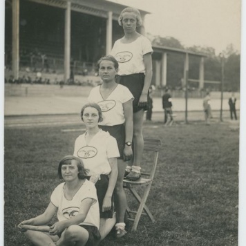 Kaliskie zawodniczki sztafety z Towarzystwa Gimnastycznego „Sokół”