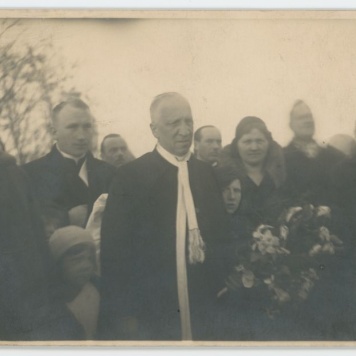 Zdjęcie grupowe z ks. Wacławem Blizińskim