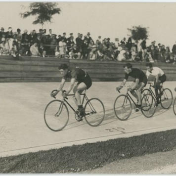 Jerzy Koszutski na zawodach kolarskich