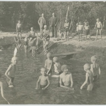 Dzieci w sanatorium w Krzyżówkach
