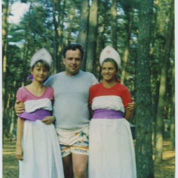 Kaliscy harcerze na obozie w Jarosławcu podczas balu przebierańców