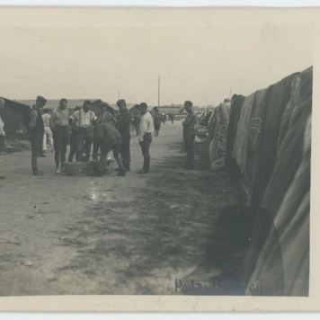 Wietrzenie sienników. Obóz jeniecki w Szczypiornie