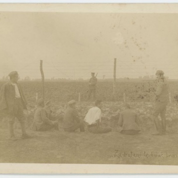 "Za drutami tęsknisz bracie". Obóz jeniecki w Szczypiornie