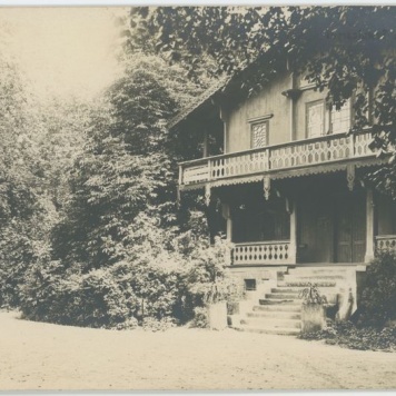 Domek szwajcarski w kaliskim parku