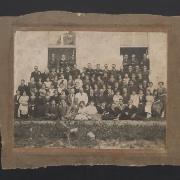 Zdjęcie grupowe uczestników Kursu Fizyko-Matematycznego Kalisz 1931-1932. 