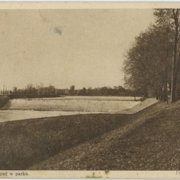 Wodospad w parku, Kalisz