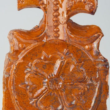 Kafel z rozetą w kółku z częścią w formie lilii