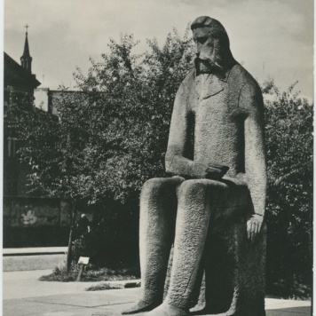 Pomnik Adama Asnyka, Kalisz 