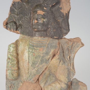 Kafel z postacią młodzieńca w męskim stroju renesansowym