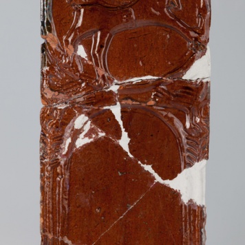 Kafel z sylwetką psa w maswerku