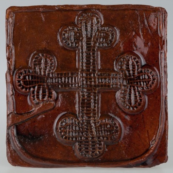 Kafel z krzyżem metropolitalnym