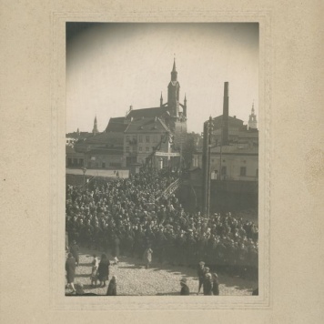 Uroczystości przed budynkiem Kaliskiej Ochotniczej Straży Pożarnej