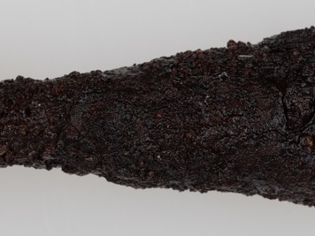 fragmenty okucia pochwy miecza  