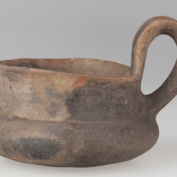 Czerpak gliniany dwustożkowy z taśmowym uchem 