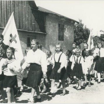 Zdjęcia reportażowe z uroczystości wręczenia sztandaru PCK w Koźminku