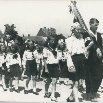 Zdjęcia reportażowe z uroczystości wręczenia sztandaru PCK w Koźminku