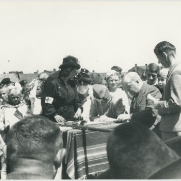 Zdjęcia reportażowe z uroczystości wręczenia sztandaru PCK w Koźminku