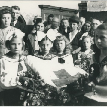 Zdjęcia reportażowe z uroczystości wręczenia sztandaru PCK w Koźminku