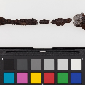 Żelazna szpila w przekroju czworoboczna o końcach ścieniających się