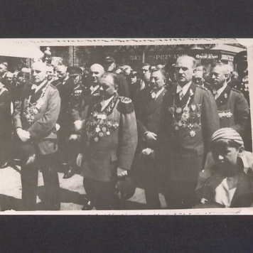 Tradycyjna procesja parafian kościoła farnego wokół Rynku w Gnieźnie.