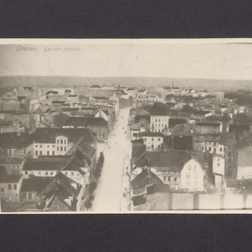 Widok z wieży katedry na ul. Chrobrego w kierunku wschodnim.