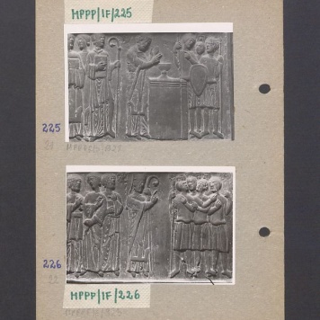 Wnętrze gnieźnieńskiej katedry. Drzwi Gnieźnieńskie, scena przedstawiająca chrzest Prusów.