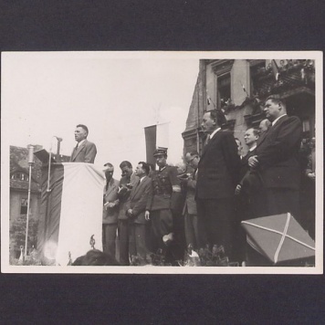 Fragment spotkania Bolesława Bieruta z mieszkańcami na Rynku w Gnieźnie.