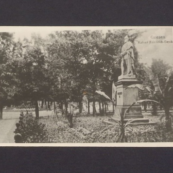 Pomnik cesarza Fryderyka III w Gnieźnie.