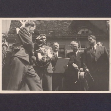 Prezentacja odznaczenia Orderem Odrodzenia Polski.