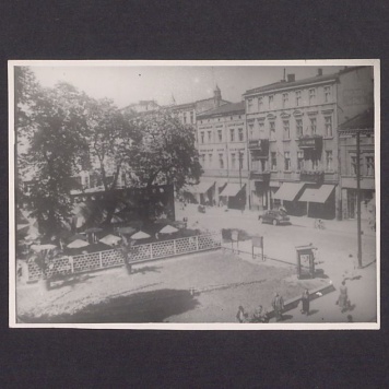 Fragment placu przy ul. Chrobrego w Gnieźnie, jaki pozostał po zburzonej w 1939 r. synagodze.