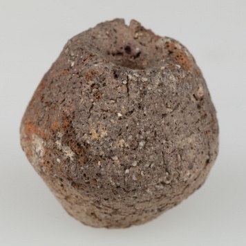 Przepalony dwustożkowaty przęślik gliniany