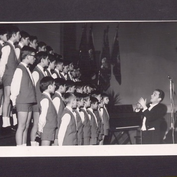 26 rocznica obchodów wyzwolenia miasta Gniezna 21-01-1945 – 1971. Koncert chóru chłopięcego „Szpaki” prowadzonego przez Wiesława Kisera, dyrektora Podstawowej Szkoły Muzycznej w Gnieźnie.