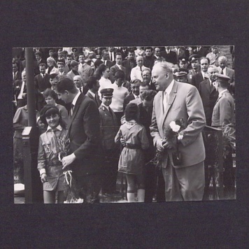 25-lecie Polskiej Rzeczypospolitej Ludowej. Grupa uczestników uroczystości.