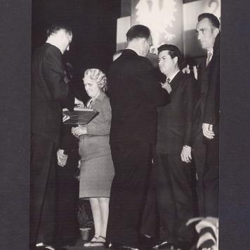 Odznaczenia pracowników Milicji Obywatelskiej z okazji Odrodzenia Polski.