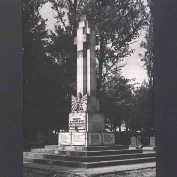 Pomnik poległych powstańców wielkopolskich.