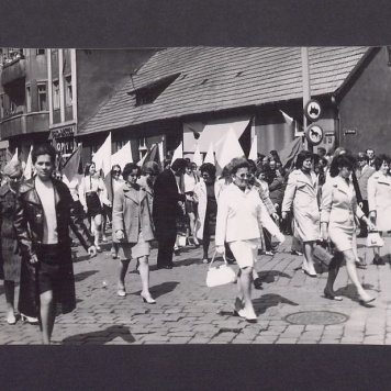 1 Maja 1972 r. w Gnieźnie. Ul. Chrobrego.