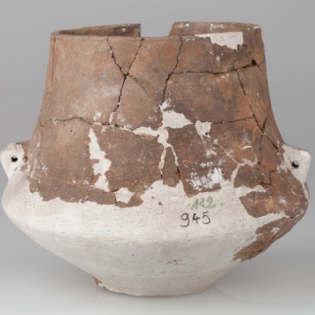 Amfora o baniastym brzuścu 