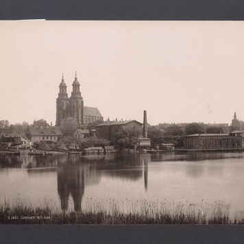 Panorama miasta. Widok z zachodniego brzegu jeziora Jelonek.