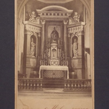 Ołtarz główny w kościele pw. św. Wawrzyńca.