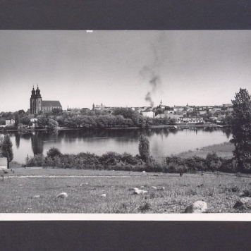 Panorama miasta. Widok z zachodniego brzegu jeziora Jelonek.
