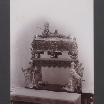 Trumna, relikwiarz św. Wojciecha.